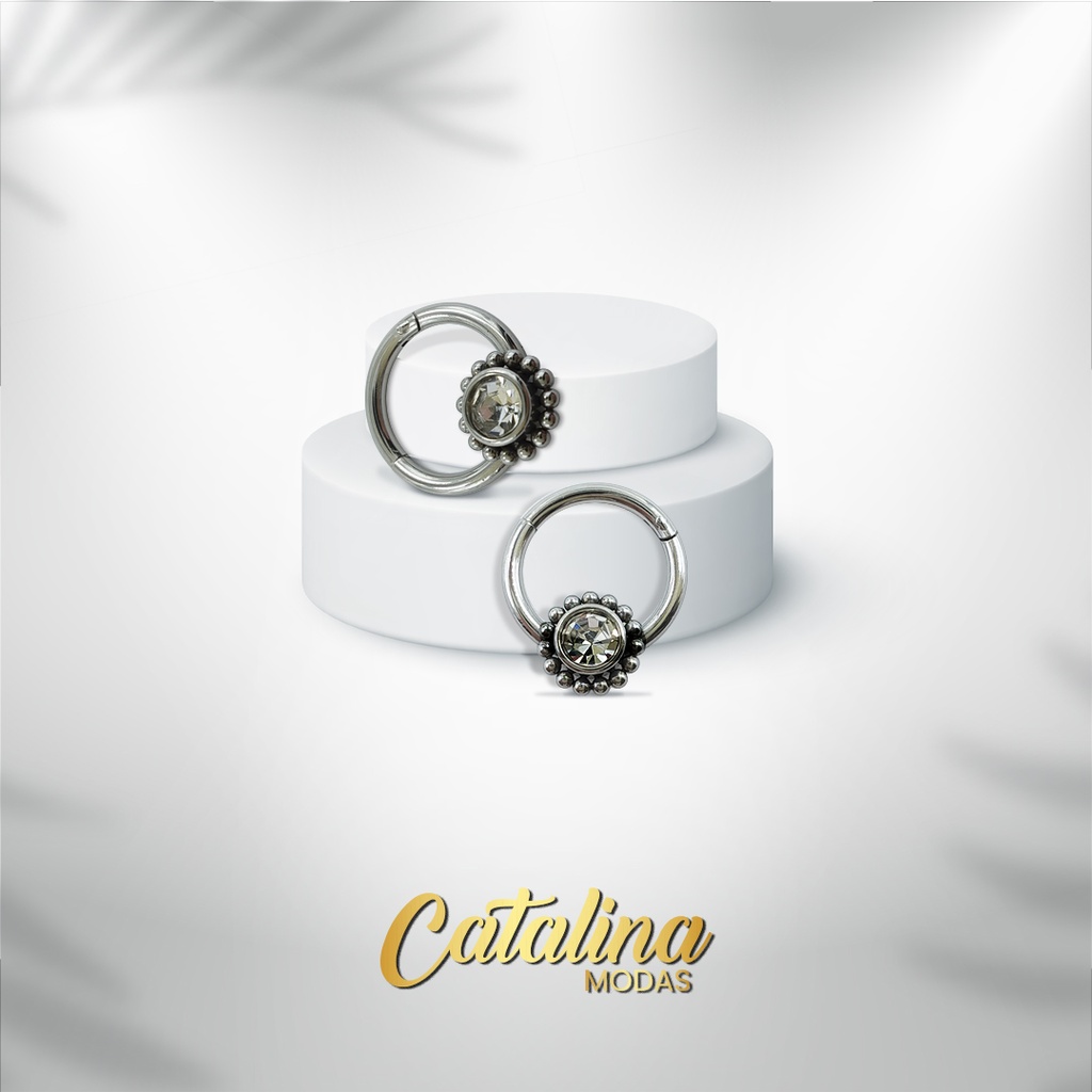 Aro acero tipo piercing forma flor con strass