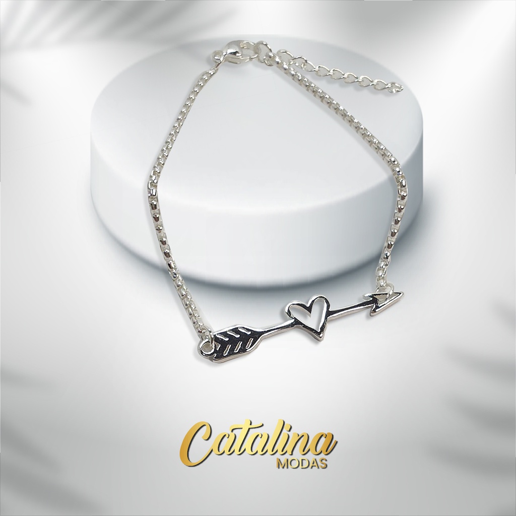 Pulsera de acero con dije de corazón