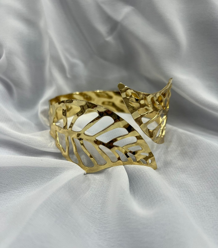 Brazaletes con forma de hoja dorado y plateado